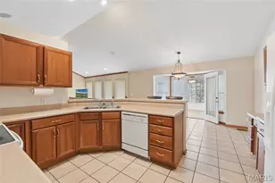 3201 Bear Tracks Dr, Wentzville, MO 63385 - Photo 9