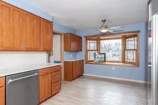 28 Woodcrest Dr, Ladue, MO 63124 - Photo 29