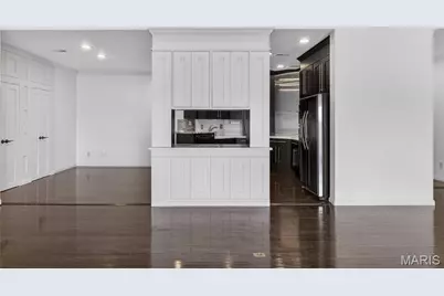 155 N Hanley Road #302, University City, MO 63105 - Photo 13