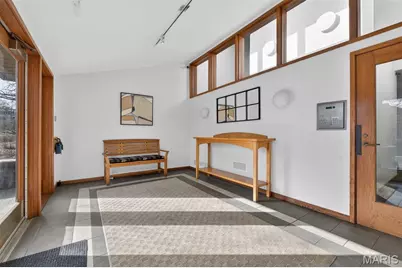 155 N Hanley Road #302, University City, MO 63105 - Photo 5