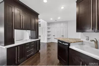 155 N Hanley Road #302, University City, MO 63105 - Photo 27