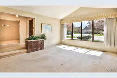 127 S Cardinal Lane, Saint Charles, MO 63301 - Photo 5