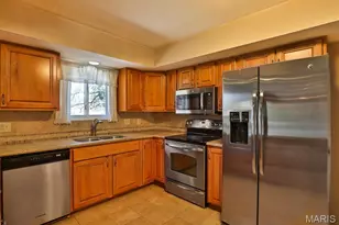 127 S Cardinal Ln, Saint Charles, MO 63301 - Photo 13