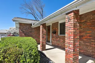 127 S Cardinal Ln, Saint Charles, MO 63301 - Photo 3