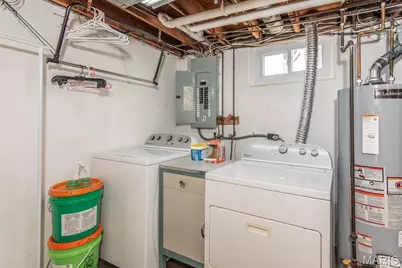 8408 Hawkesbury Drive, Saint Louis, MO 63121 - Photo 33