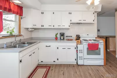 8408 Hawkesbury Drive, Saint Louis, MO 63121 - Photo 13