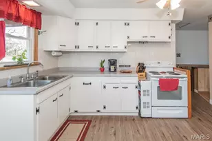 8408 Hawkesbury Dr, Saint Louis, MO 63121 - Photo 13