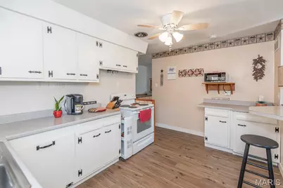 8408 Hawkesbury Drive, Saint Louis, MO 63121 - Photo 15