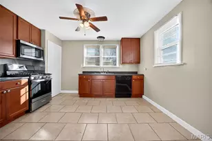 10592 Clarendon Ave, Saint Louis, MO 63114 - Photo 11