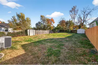 10592 Clarendon Avenue, Saint Louis, MO 63114 - Photo 29
