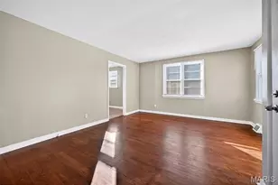 10592 Clarendon Ave, Saint Louis, MO 63114 - Photo 9