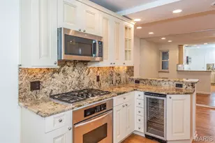 377 N Taylor Ave, Saint Louis, MO 63108 - Photo 3