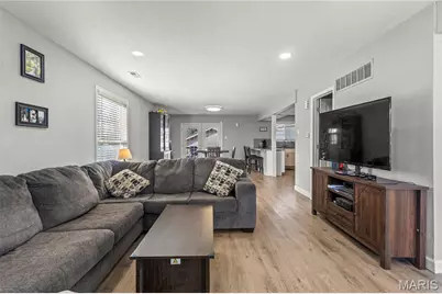 11811 7 Hills Drive, Florissant, MO 63033 - Photo 5