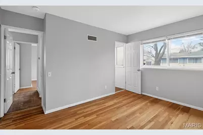 10139 Edgefield Drive, Saint Louis, MO 63136 - Photo 13