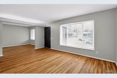 10139 Edgefield Drive, Saint Louis, MO 63136 - Photo 7