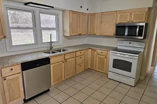 206 Lake Ave, Maryland Heights, MO 63043 - Photo 9