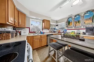 35 E Cardigan Dr, Ferguson, MO 63135 - Photo 3