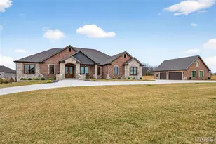 310 Lakeland Ct, Defiance, MO 63341 - Photo 1