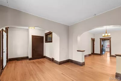 4925 Schollmeyer Avenue, Saint Louis, MO 63109 - Photo 7