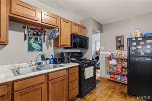 10812 St Francis Ln, Saint Louis, MO 63074 - Photo 11