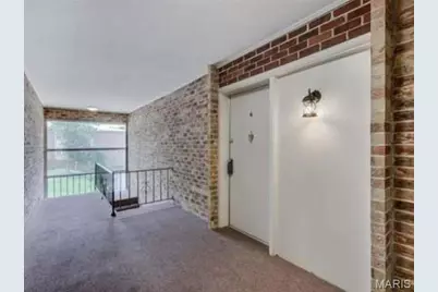 10395 Forest Brook Lane #E, Creve Coeur, MO 63146 - Photo 9