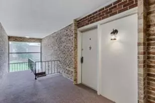 10395 Forest Brook Ln, Creve Coeur, MO 63146 - Photo 9