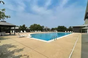 10395 Forest Brook Ln, Creve Coeur, MO 63146 - Photo 3