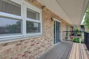 10395 Forest Brook Ln, Creve Coeur, MO 63146 - Photo 7