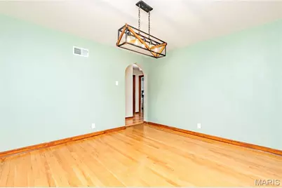 5689 Pernod Avenue, Saint Louis, MO 63139 - Photo 11