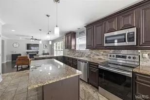1009 Treeshade Dr, Saint Peters, MO 63376 - Photo 9