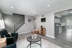 31 Godfrey Ln, Ferguson, MO 63135 - Photo 9