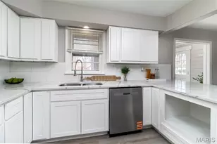 31 Godfrey Ln, Ferguson, MO 63135 - Photo 13