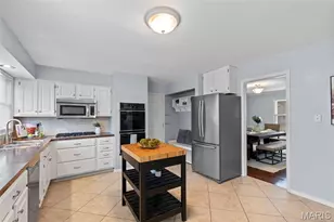 442 Royalwood Dr, Creve Coeur, MO 63141 - Photo 9