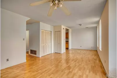 4390 McPherson #A- 2nd floor, Saint Louis, MO 63108 - Photo 7