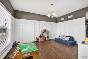 303 Hidden Bluffs Ct, Lake Saint Louis, MO 63367 - Photo 5