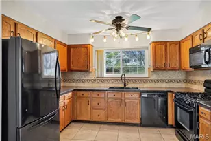 12000 Autumn Lakes Dr, Maryland Heights, MO 63043 - Photo 9