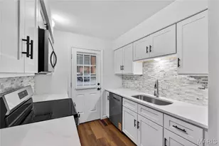 4351 Chateau De Ville Dr, Saint Louis, MO 63129 - Photo 7