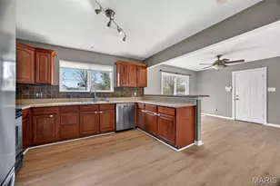 879 Starlight Dr, Saint Charles, MO 63304 - Photo 5