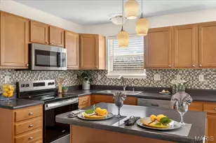 1072 Dardenne Woods Dr, Dardenne Prairie, MO 63368 - Photo 7