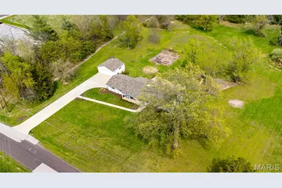 32 Weldon Spring Heights Drive, Weldon Spring, MO 63304 - Photo 5