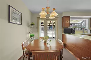 12363 Merrick Dr, Saint Louis, MO 63146 - Photo 13