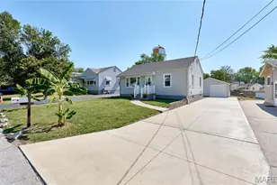 16 White Dr, Saint Louis, MO 63135 - Photo 3