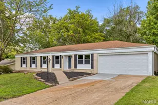 815 Ariege Dr, Creve Coeur, MO 63141 - Photo 3