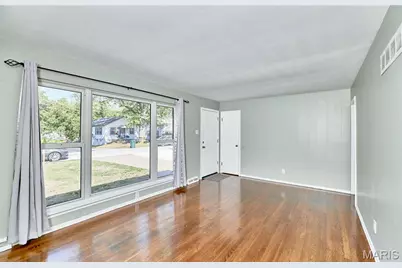 18 White Drive, Saint Louis, MO 63135 - Photo 7