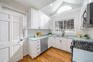 918 Nancy Carol Ln, Glendale, MO 63122 - Photo 9