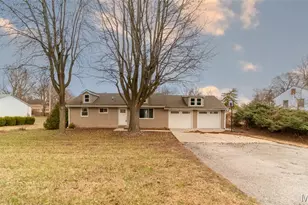 204 Hillsdale Dr, Ballwin, MO 63011 - Photo 1