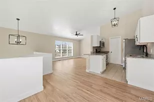 125 Town Square Ct, Eureka, MO 63025 - Photo 9