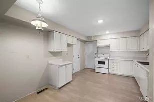 710 S Hanley Rd, Saint Louis, MO 63105 - Photo 13