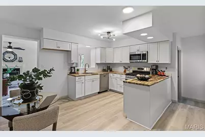 660 Herbst Drive, Florissant, MO 63031 - Photo 9