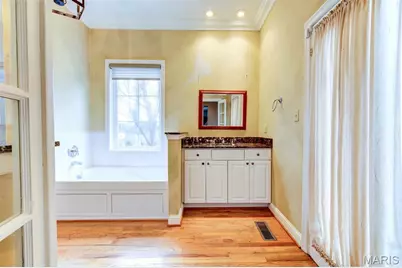 8161 Stratford Drive, Saint Louis, MO 63105 - Photo 37